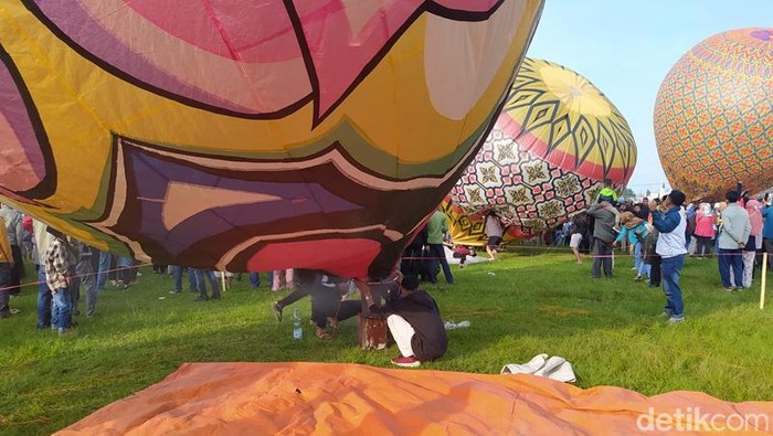 Festival balon udara di Kledung, Kabupaten Temanggung, Kamis (27/4/2023). Festival balon udara di Kledung, Kabupaten Temanggung, Kamis (27/4/2023).