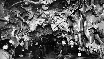 Orang di era Victoria juga doyan mengabadikan aktivitas mereka di lokasi mengerikan. Foto: Medium/exploring history