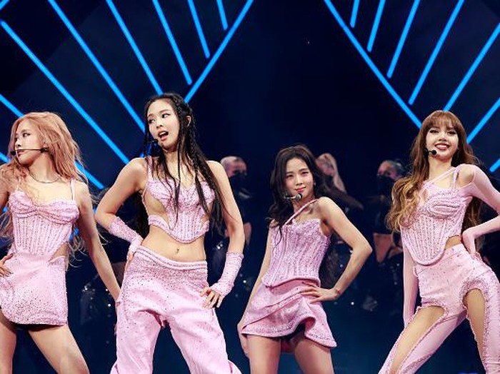 INDIO, CALIFORNIA - APRIL 15: (L-R) Lisa, Jisoo, Rosé and Jennie of BLACKPINK perform at the Coachella Stage during the 2023 Coachella Valley Music and Arts Festival on April 15, 2023 in Indio, California. (Photo by Frazer Harrison/Getty Images for Coachella)