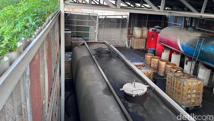 Gudang solar diduga milik AKBP Achiruddin. (Raja Malo Sinaga/detikSumut)