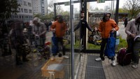 Menurut organisasi tersebut, jumlah orang yang membutuhkan makanan yang disumbangkan meningkat secara besar-besaran setelah inflasi menaikkan harga makanan.