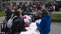 Paket ini dikirimkan oleh sebuah organisasi bantuan yang ada di berlin, yaitu Die Arche (The Ark).