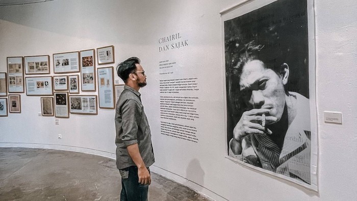 Hari Puisi Nasional, Ini Sejarah Peringatan 28 April Hari Puisi Nasional 28 April berniat untuk memperingati wafatnya Chairil Anwar, salah satu legenda penyair di Indonesia. Yuk, simak sosok Chairil Anwar!