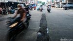 Hati-hati! Jalan di Kebayoran Lama Ini Rusak