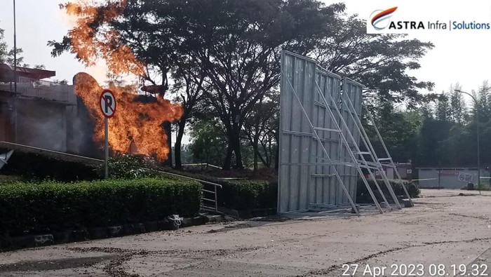 Ini Kronologi Semburan Api di Rest Area Tol Cipali yang Kini Masih Nyala
