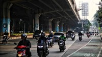 Di H+5 lebaran ini tidak terlihat kepadatan arus kendaraan di kawasan Kelapa Gading dan Cempaka Putih.