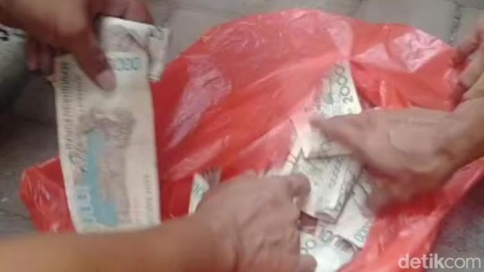 Kakek simpan duit Rp 100 juta jadul di Serang, Banten