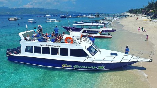 Kapal cepat yang baru tiba di  Gili Trawangan, Desa Gili Indah, Kecamatan Pemenang, Lombok Utara, Nusa Tenggara Barat.
