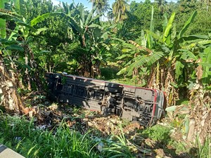 Bali Sepekan: Bus Terjun ke Kebun Sedalam 15 Meter-LNG Dipindah ke Laut