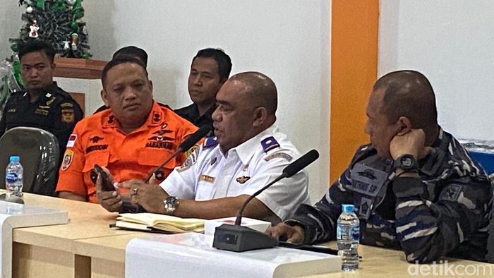 Kepala UPP Teminabuan, Kabupaten Sorong Selatan, Marten Saboan saat konferensi pers di Kantor KSOP Kelas 1 Sorong.
