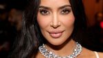 Saat Kim Kardashian Pamer Lekuk Tubuh