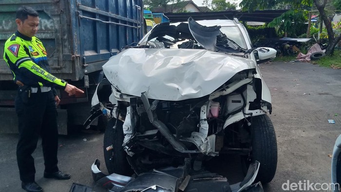 Kondisi mobil yang terlibat kecelakaan di Ngawen, Klaten, Kamis (27/4/2023).