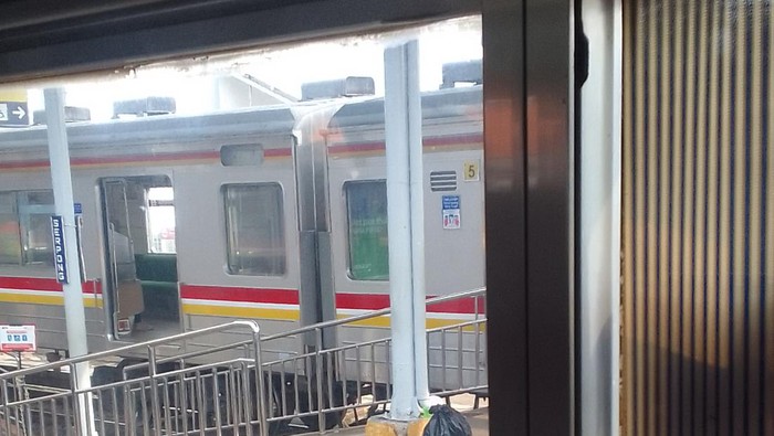 KRL Sempat Tertahan 30 Menit di Stasiun Serpong Imbas Perbaikan Persinyalan