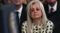 Terakhir, di peringkat ke-5 sebagai wanita terkaya di dunia diduduki oleh Miriam Adelson dengan total kekayaan US$ 35 miliar atau setara dengan Rp 525 triliun. Ia merupakan seorang pemegang saham mayoritas Las Vegas Sands, operator kasino terbesar di dunia. Ia mewarisi saham tersebut setelah suaminya, pemimpin lama Partai Republik Sheldon Adelson, meninggal pada 2021 lalu.  Alex Wong/Getty Images.