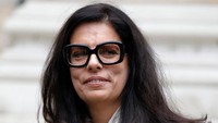 Francoise Bettencourt Meyers menjadi perempuan terkaya di dunia dengan total kekayaan mencapai US$ 80,5 miliar atau setara dengan Rp 1.207,5 triliun. Diketahui ia dan keluarga merupakan salah seorang pewaris LOreal, dengan kepemilikan saham sampai 33%. Selain merek LOreal, perusahaan Meyers juga memegang sejumlah merek raksasa global seperti Maybelline, NYX hingga Garnier. Francois Guillot/AFP via Getty Images.