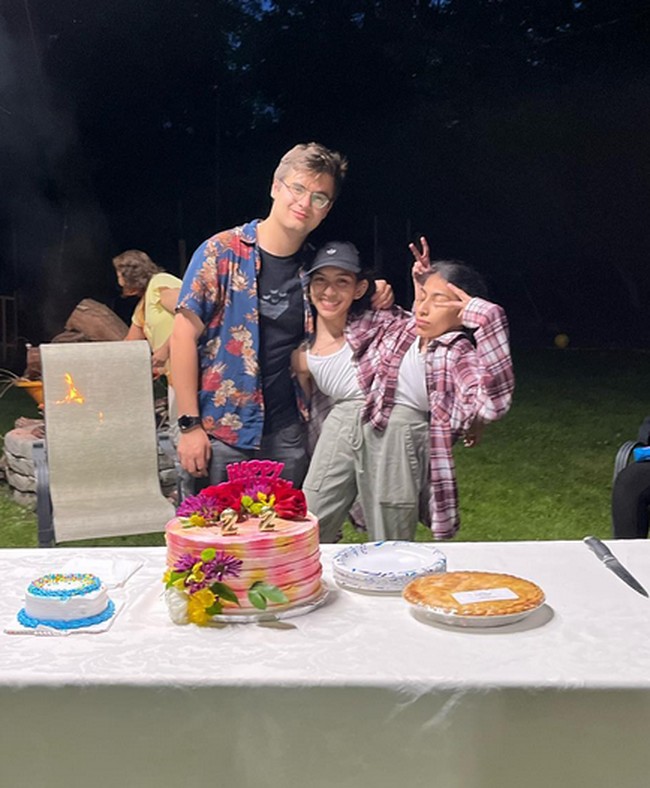 Kepada Today, Carmen berbagai kisah asmaranya. Hanya Carmen yang saat ini memiliki kekasih. Sementara Lupita menyebut dirinya aseksual atau tidak memiliki ketertarikan dengan siapapun. Foto: dok. Instagram/@carmen_andrade2000