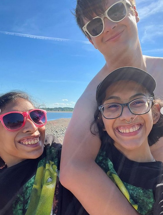 Inilah potret Lupita, Carmen dan Daniel. Mereka selalu bersama-sama. Foto: dok. Instagram/@carmen_andrade2000