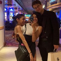 Hidup berdampingan dengan saudari kembarnya yang memiliki pacar, otomatis membuat Lupita mau tidak mau ikut berada di tengah-tengah saat Carmen dan kekasihnya Daniel pacaran. Foto: dok. Instagram/@carmen_andrade2000