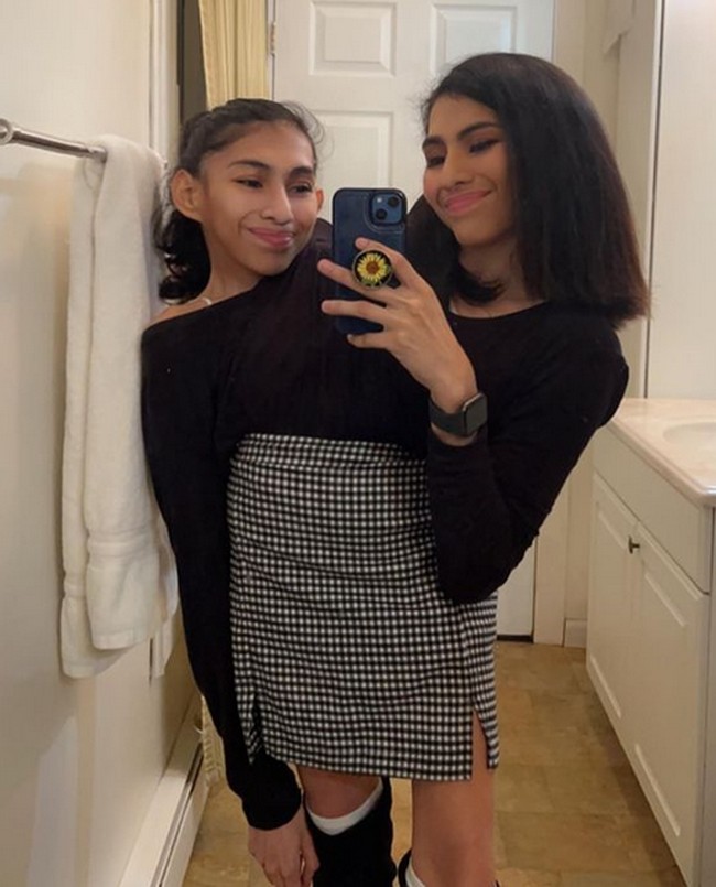 Carmen mengatakan bahwa kadang dia merasa tidak enak dengan kembarannya karena harus ikut kencan. Foto: dok. Instagram/@carmen_andrade2000