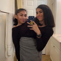 Carmen mengatakan bahwa kadang dia merasa tidak enak dengan kembarannya karena harus ikut kencan. Foto: dok. Instagram/@carmen_andrade2000