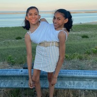 Kini, Carmen dan Lupita lebih fokus mengembangkan kanal YouTube mereka, termasuk membuat sketsa komedi yang ditulis oleh Lupita. Carmen memutuskan tidak melanjutkan kuliah dan meninggalkan cita-citanya sebagai teknisi hewan. Foto: dok. Instagram/@carmen_andrade2000