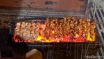 Maknyus! Sate Klatak Kang Ustadzi di Bantul Pakai Kambing 8 Bulan