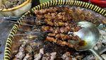 Maknyus! Sate Klatak Kang Ustadzi di Bantul Pakai Kambing 8 Bulan
