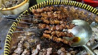 Rumah makan ini sudah ada sejak 2018. Untuk kambing yang dipakai sebagai bahan baku sate didatangkan dari Temanggung, Jawa Tengah.