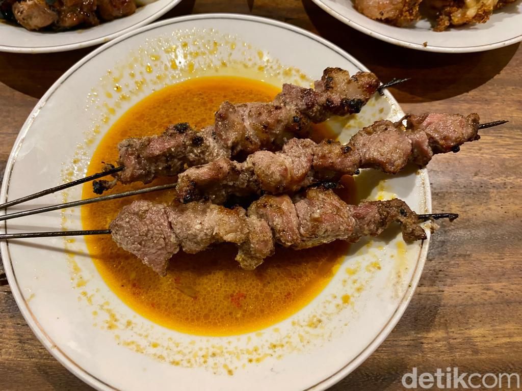 Maknyus! Sate Klatak Kang Ustadzi di Bantul Pakai Kambing 8 Bulan