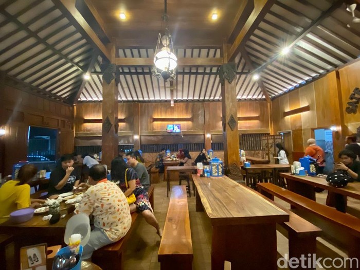 Maknyus! Sate Klatak Kang Ustadzi di Bantul Pakai Kambing 8 Bulan