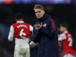 Kini Arsenal mengumpulkan 75 poin dari 33 laga, Manchester City menempel dengan 73 poin dari 31 laga! (Reuters)
