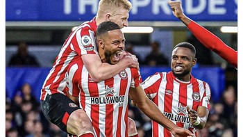 Bermain di hadapan fans sendiri, Chelsea justru kalah di tangan Brentford tadi malam. Foto: Twitter