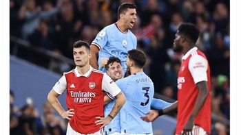Fans City meledek bahwa Arsenal adalah Tottenham yang menyamar. Foto: Twitter