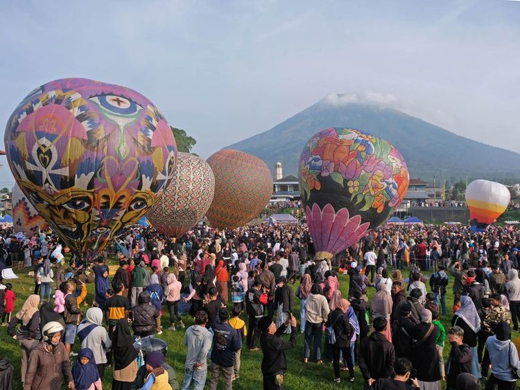 Meriahnya Festival Balon Udara Tradisional di Temanggung