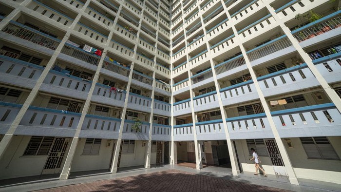 Pemerintah Singapura menaikkan nilai pajak pembelian properti pribadi bagi orang asing dengan menggandakan bea meterai hingga 60%.