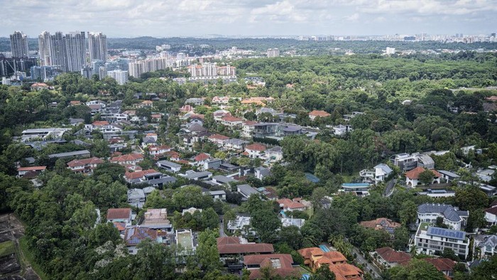 Pemerintah Singapura menaikkan nilai pajak pembelian properti pribadi bagi orang asing dengan menggandakan bea meterai hingga 60%.