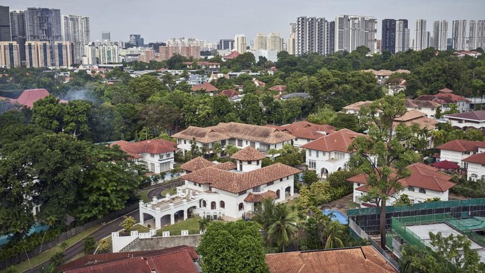 Pemerintah Singapura menaikkan nilai pajak pembelian properti pribadi bagi orang asing dengan menggandakan bea meterai hingga 60%.