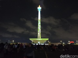 Antusiasme Warga Tulis Nama Idol K-Pop Agar Tampil di Monas