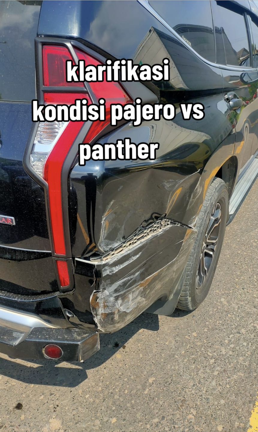 Pajero Sport yang penyok usai disenggol Isuzu Panther