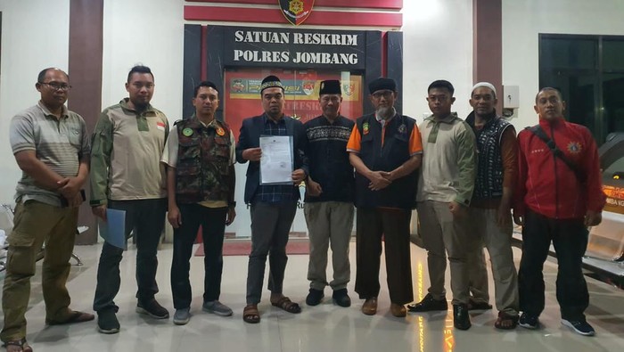 PD Muhammadiyah Jombang saat melaporkan Andi Pangerang ke polres setempat