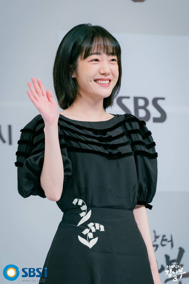 Inilah Yoon Ah Reum yang menjadi pasangan Kim Min Jae dalam drama Korea Dr. Romantic 3. Sang aktris tampil sebagai dokter So Joo Yeon. Foto: dok. SBS