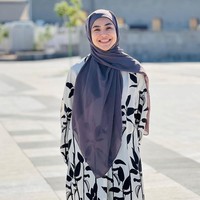 Feni merasakan kedamaian dan ketenangan selama berada di Tanah Suci. Joy and Zakir… 2 hal itu yg terus muncul mengetuk pintu… Mengingatkan utk selalu gembira dan berzikir. Alhamdulillah, ujarnya. Foto: Dok. Instagram @fenirose.