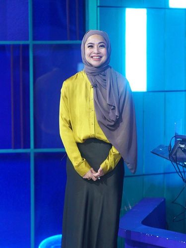 Pembawa acara Feni Rose mantap berhijab. Pembawa acara Feni Rose mantap berhijab..