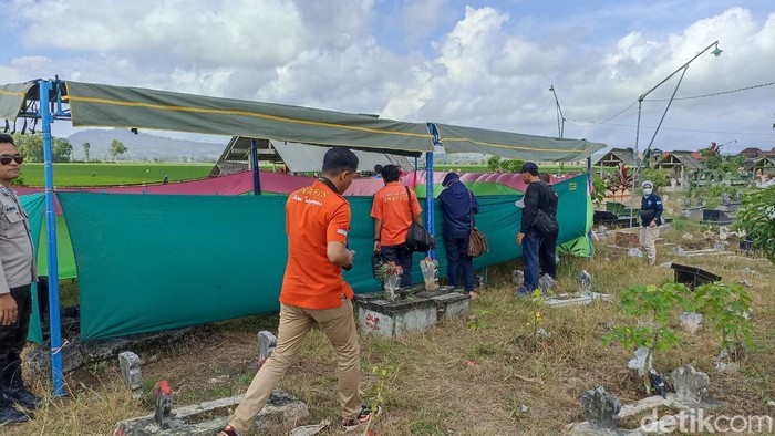 pembongkaran makam bayi di tulungagung
