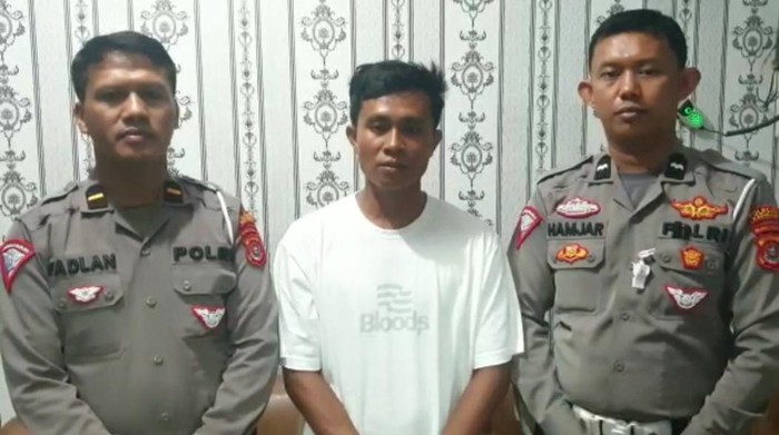 Pengemudi Fortuner inisial MS (tengah) yang menabrak pengendara motor di Kendari.