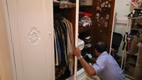Ada juga kepala lingkungan setempat yang turut menyaksikan proses penggeledahan. Tim dari Polda Sumut menyelesaikan penggeledahan itu selama dua jam. (Foto: dok. Polda Sumut)