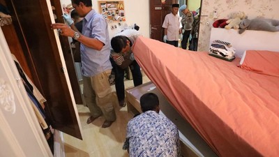 Momen Polda Sumut Geledah Rumah AKBP Achiruddin di Medan