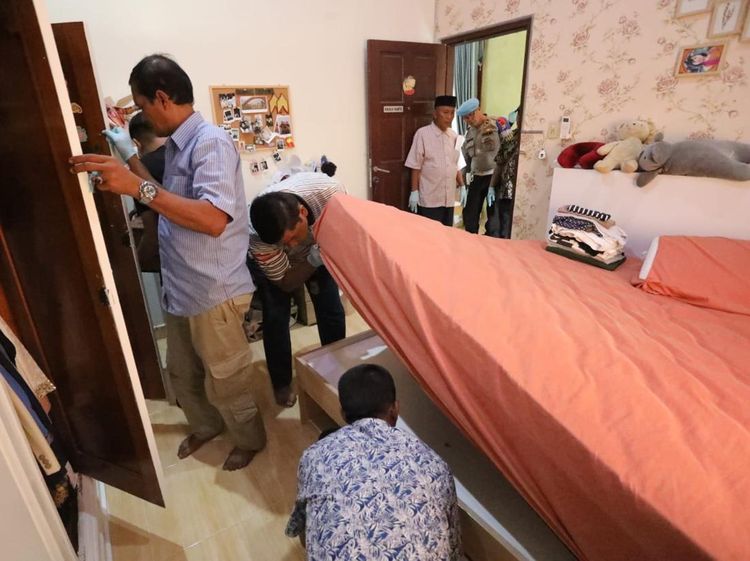 Momen Polda Sumut Geledah Rumah AKBP Achiruddin di Medan