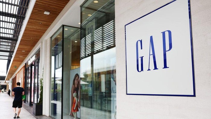 Perusahaan ritel fashion GAP dikabarkan akan melakukan pemutusan hubungan kerja (PHK) terhadap tenaga kerja globalnya. Begini potret gerainya.