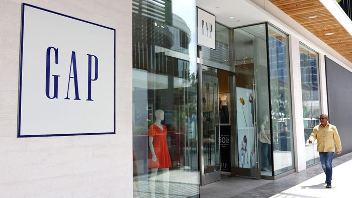 Perusahaan ritel fashion GAP dikabarkan akan melakukan pemutusan hubungan kerja (PHK) terhadap tenaga kerja globalnya. Begini potret gerainya.